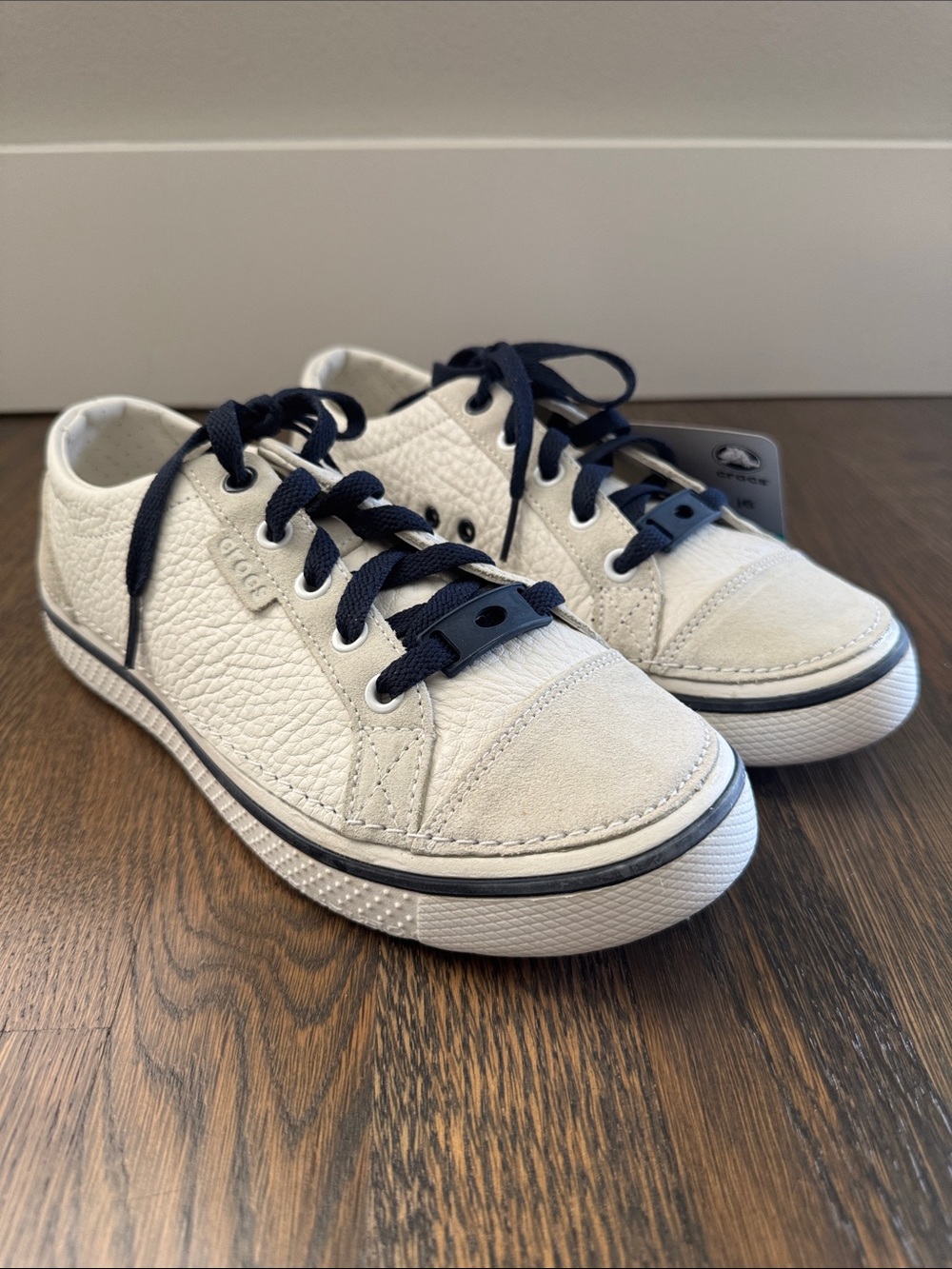 CROCS hover leather Sneakers in White with navy lace up Low-Top style size J6